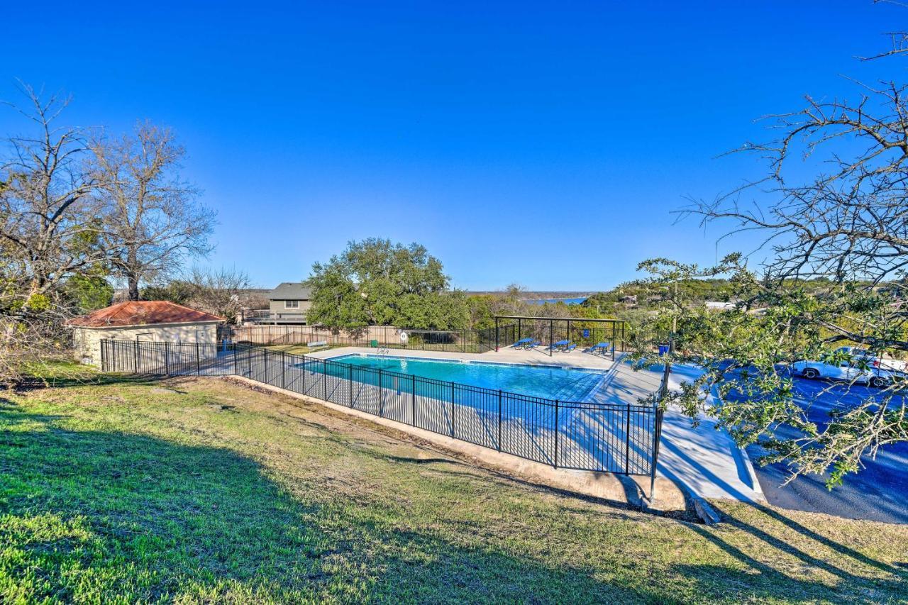 Charming Lake Creek Cabin With Pool Access And Decks Granbury Eksteriør bilde