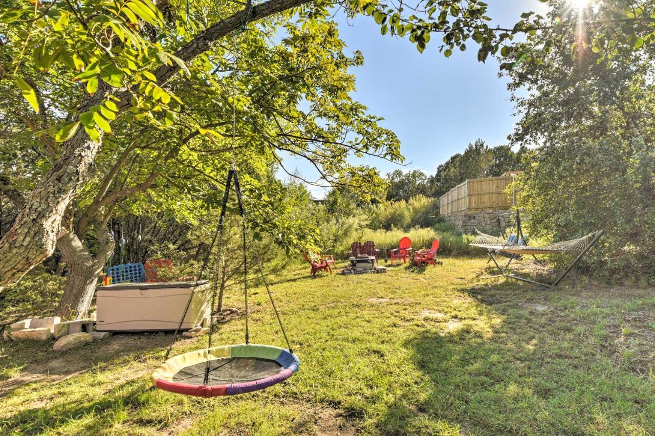 Charming Lake Creek Cabin With Pool Access And Decks Granbury Eksteriør bilde