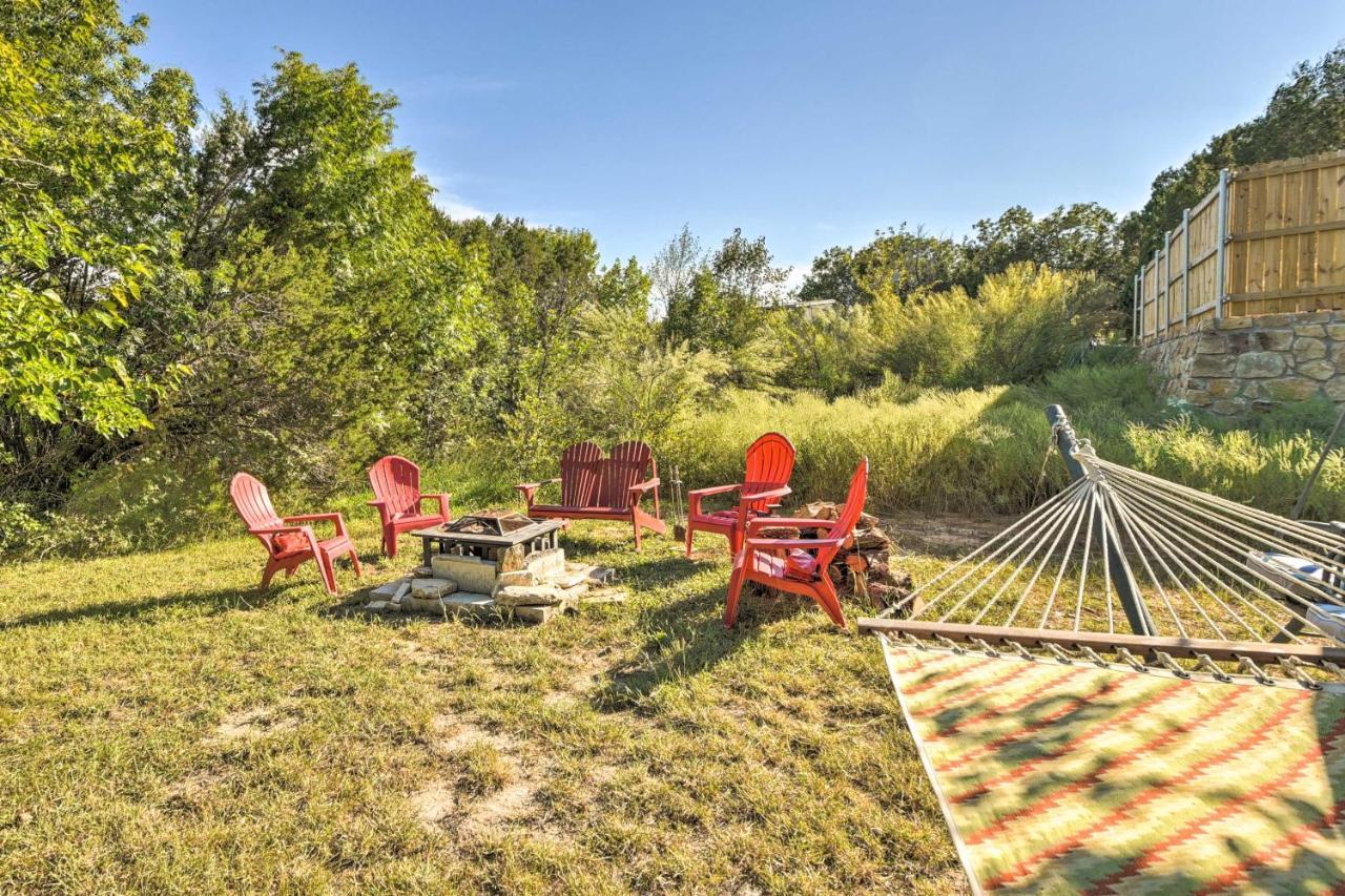 Charming Lake Creek Cabin With Pool Access And Decks Granbury Eksteriør bilde
