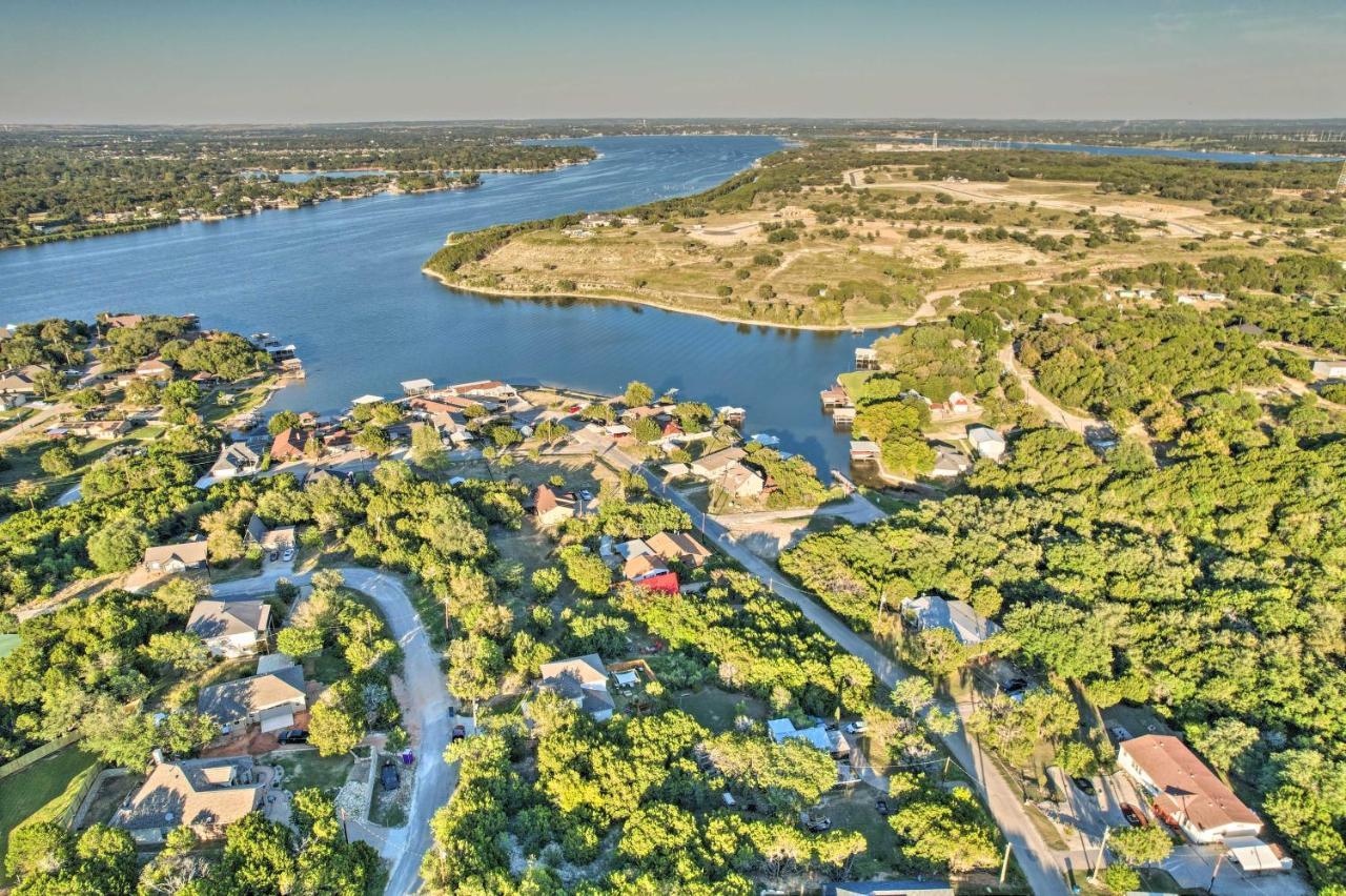 Charming Lake Creek Cabin With Pool Access And Decks Granbury Eksteriør bilde